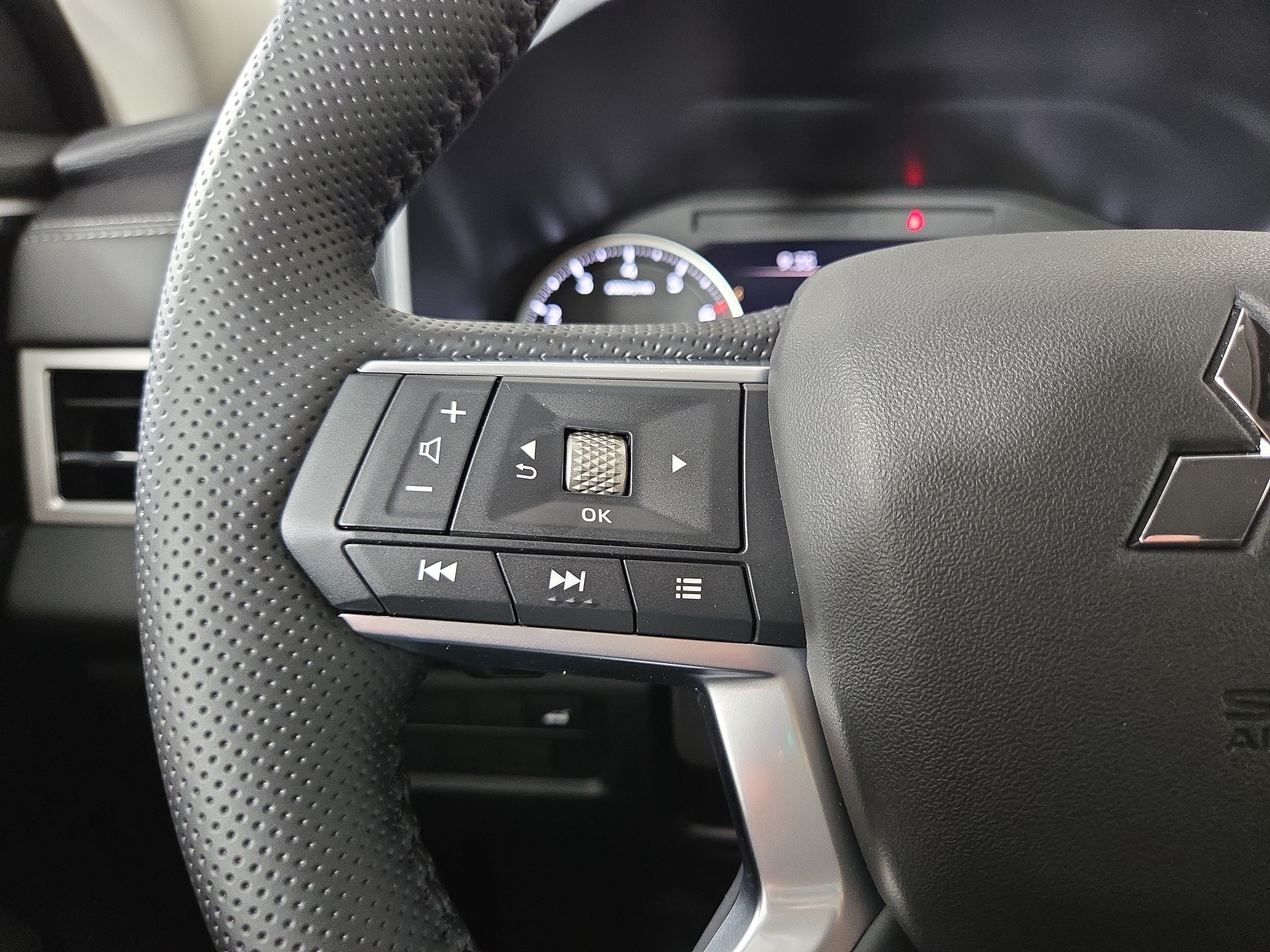 New 2026 Mitsubishi Outlander AWD image 15