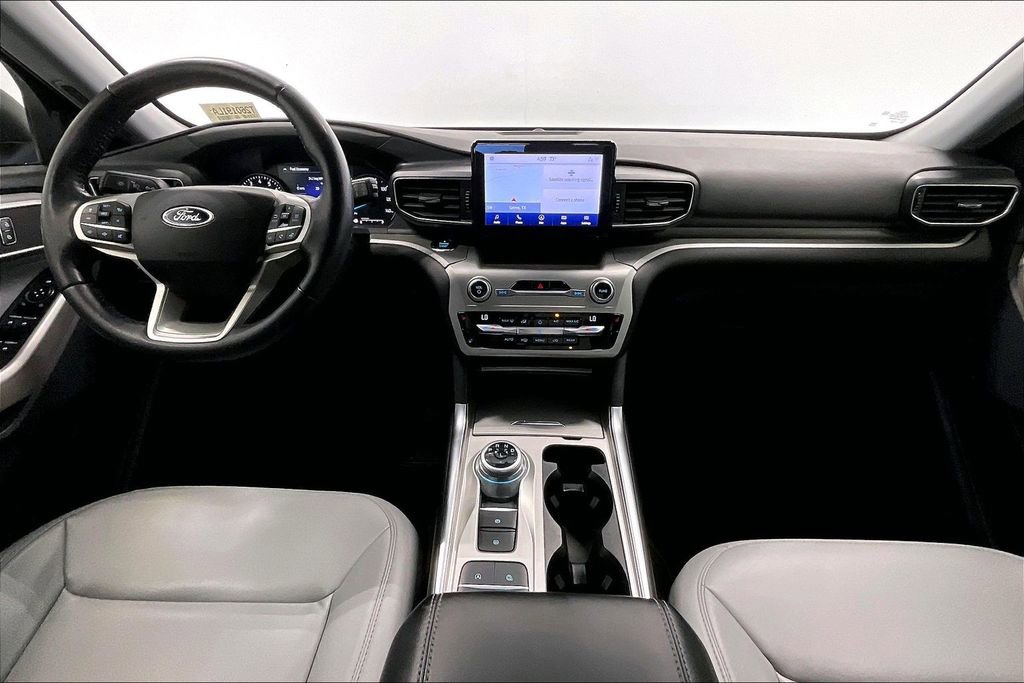 Used 2021 Ford Explorer XLT w/ Equipment Group 202A RWD image 14