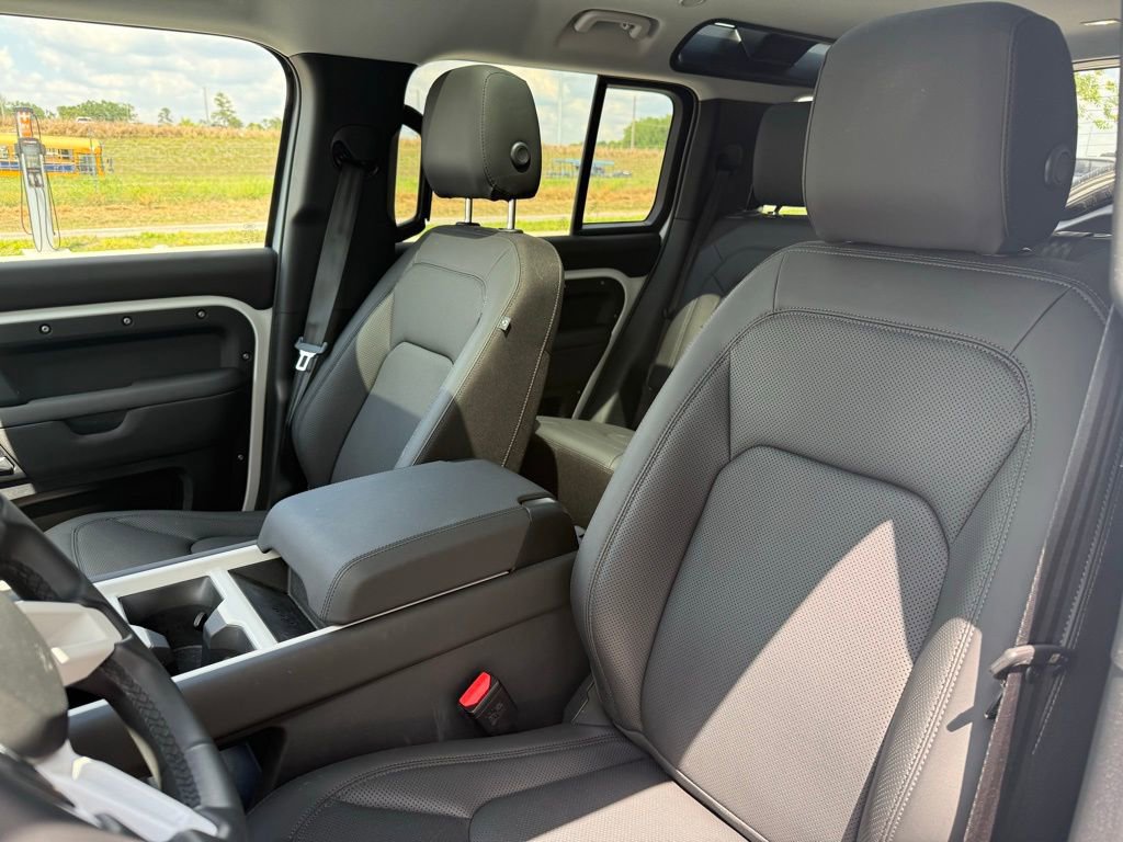 New 2025 Land Rover Defender 110 S image 5