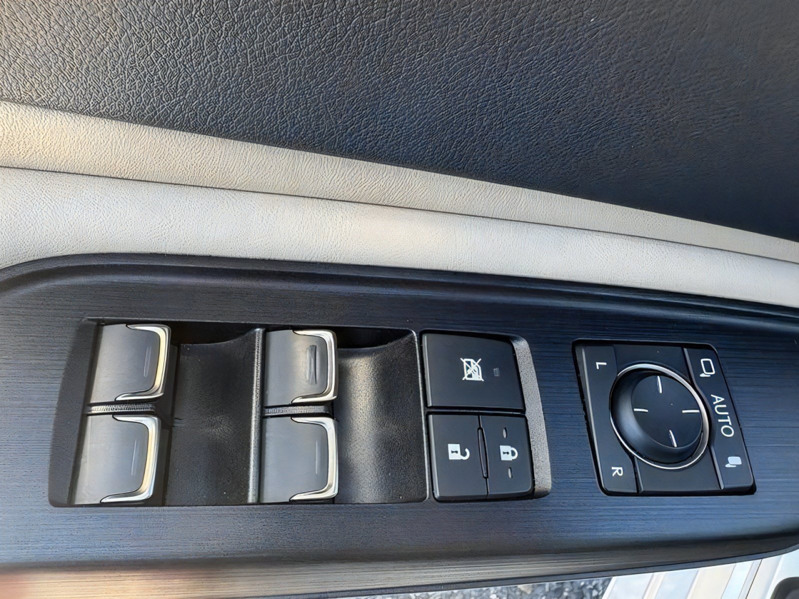 Used 2021 Lexus ES 300h w/ Premium Package FWD image 17