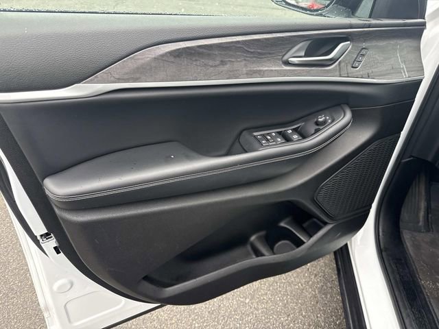 Used 2023 Jeep Grand Cherokee Limited w/ Black Appearance Package image 20