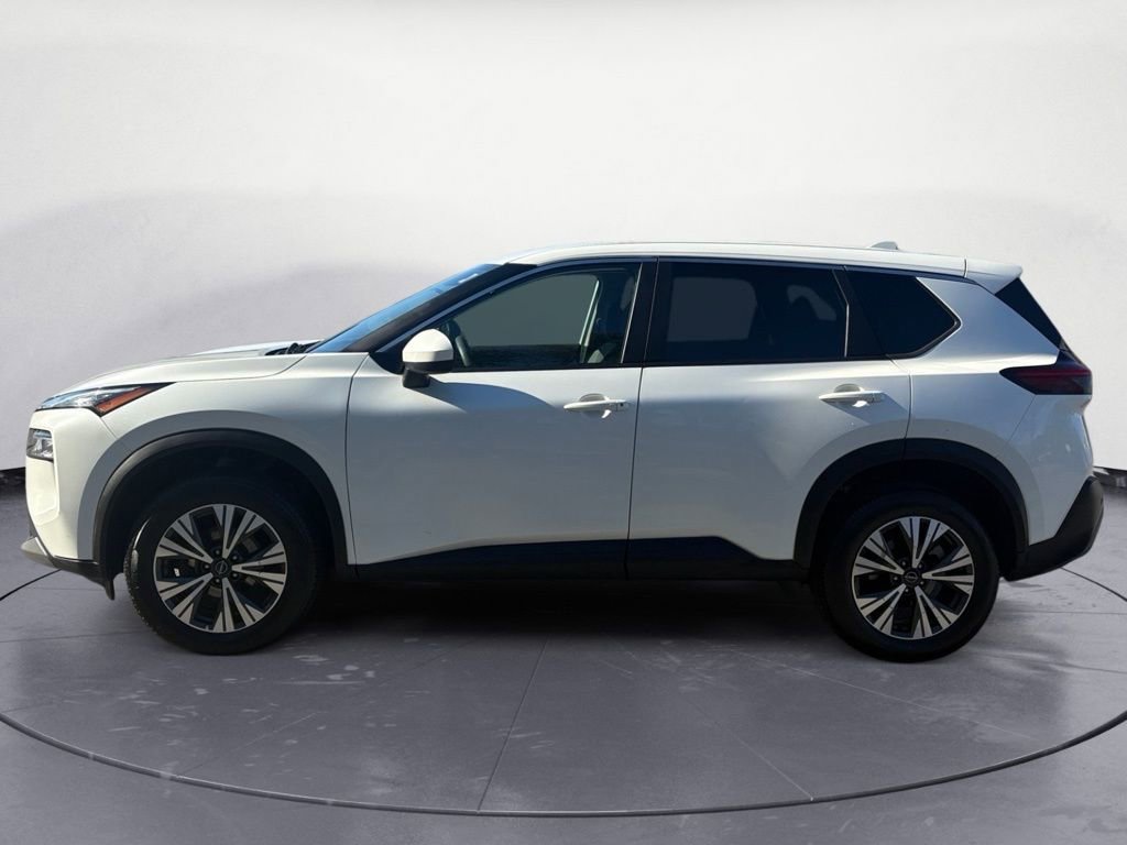 Used 2023 Nissan Rogue SV image 2