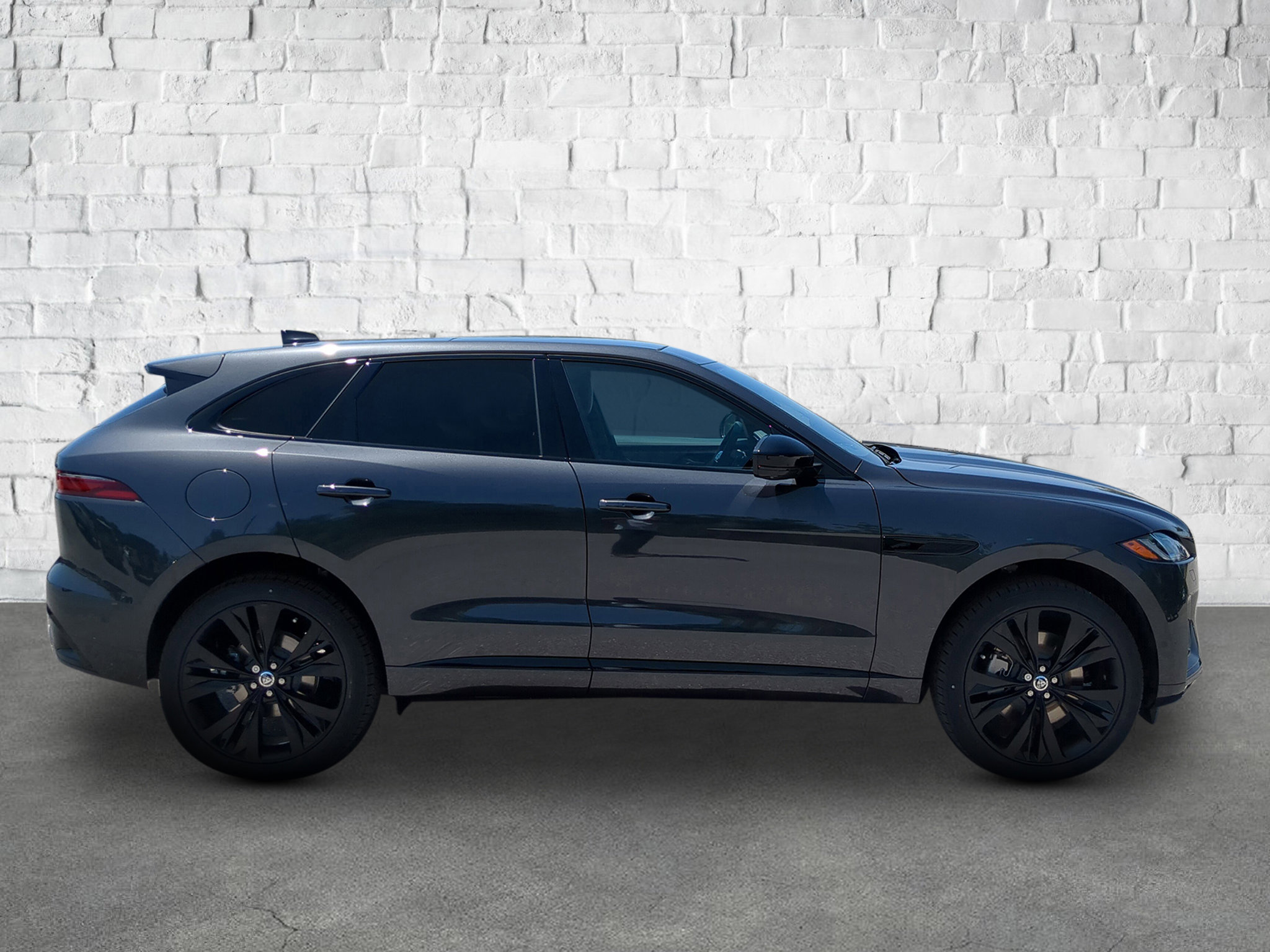 New 2026 Jaguar F-PACE R-Dynamic S image 4