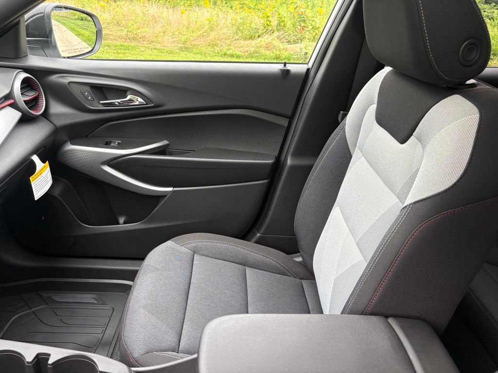 New 2026 Chevrolet Trax RS w/ Sunroof Package FWD image 16