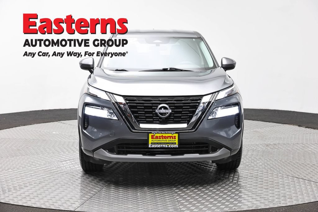 Used 2023 Nissan Rogue SV AWD/4WD image 2