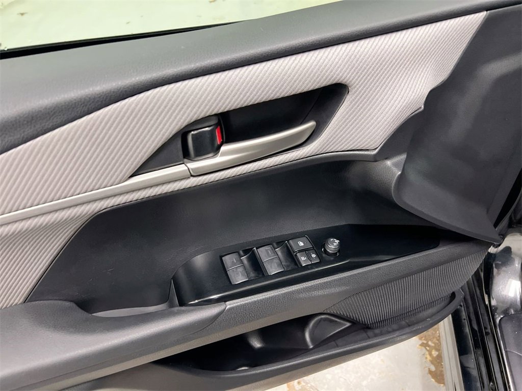 Used 2025 Toyota Camry SE image 20