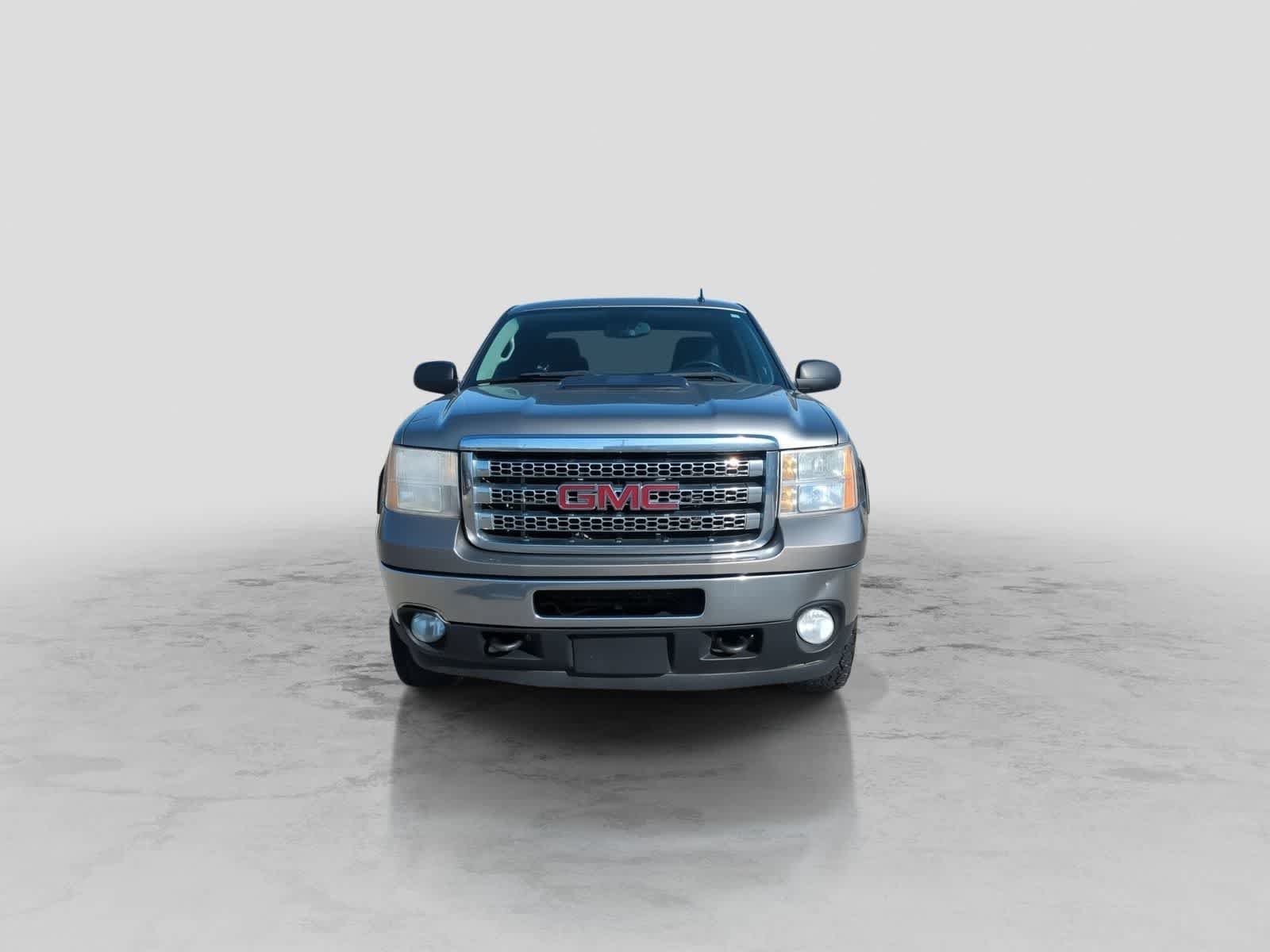 Used 2013 GMC Sierra 2500 SLE w/ SLE Preferred Package AWD/4WD image 3