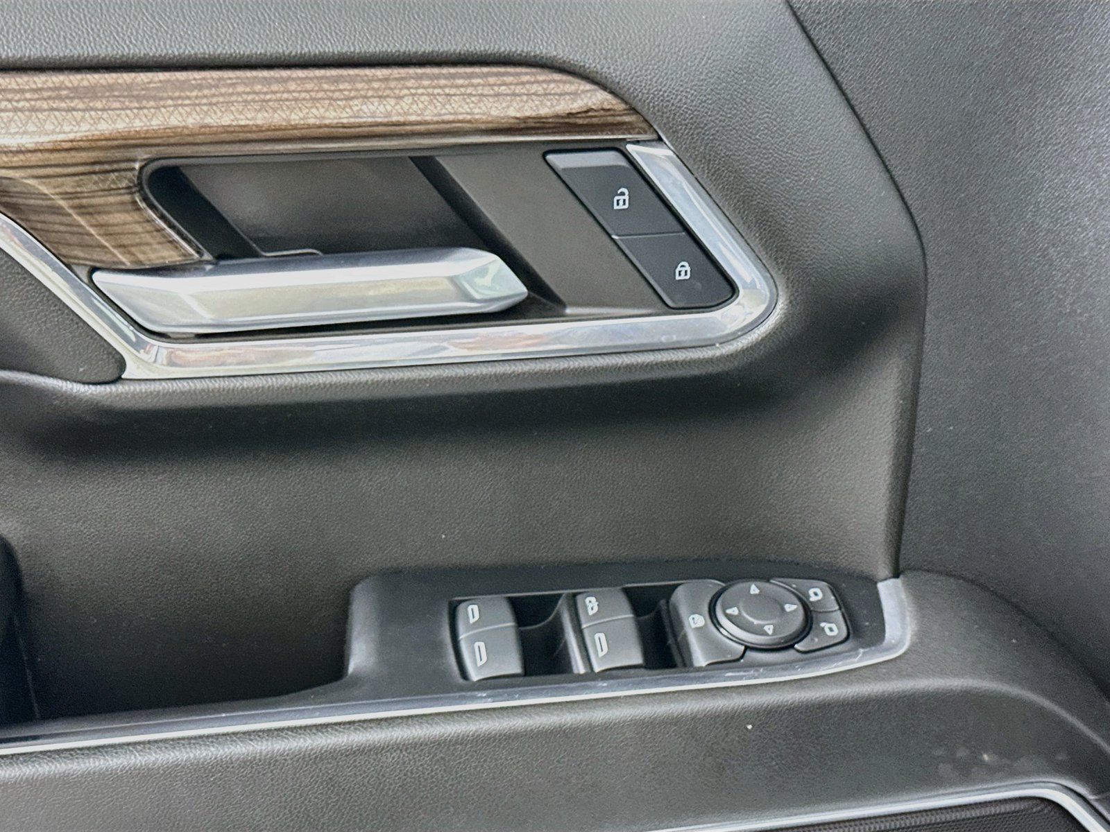 Used 2024 Chevrolet Silverado 1500 LT AWD/4WD image 19
