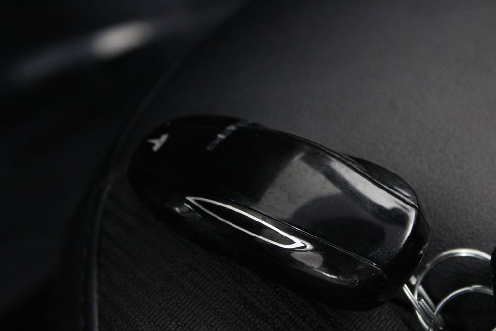 Used 2016 Tesla Model S 70 image 24