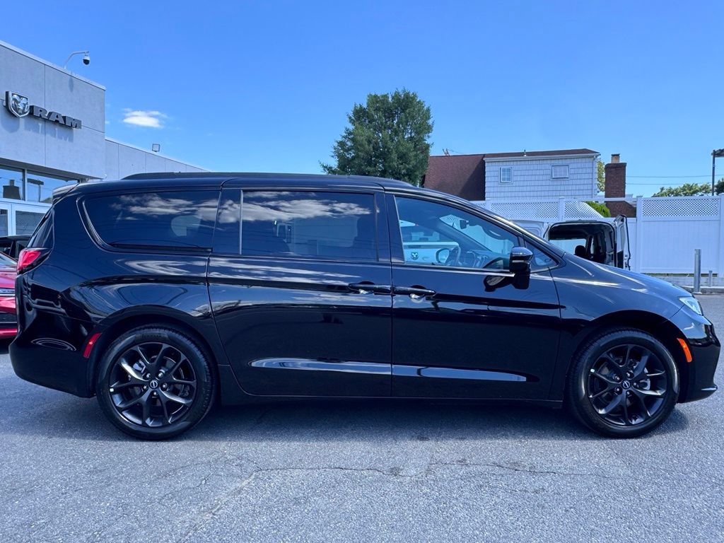 Used 2026 Chrysler Pacifica Select w/ S Appearance Package FWD image 8