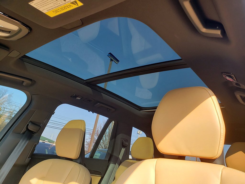 Used 2025 Volvo XC90 B6 Ultra w/ Protection Package image 23