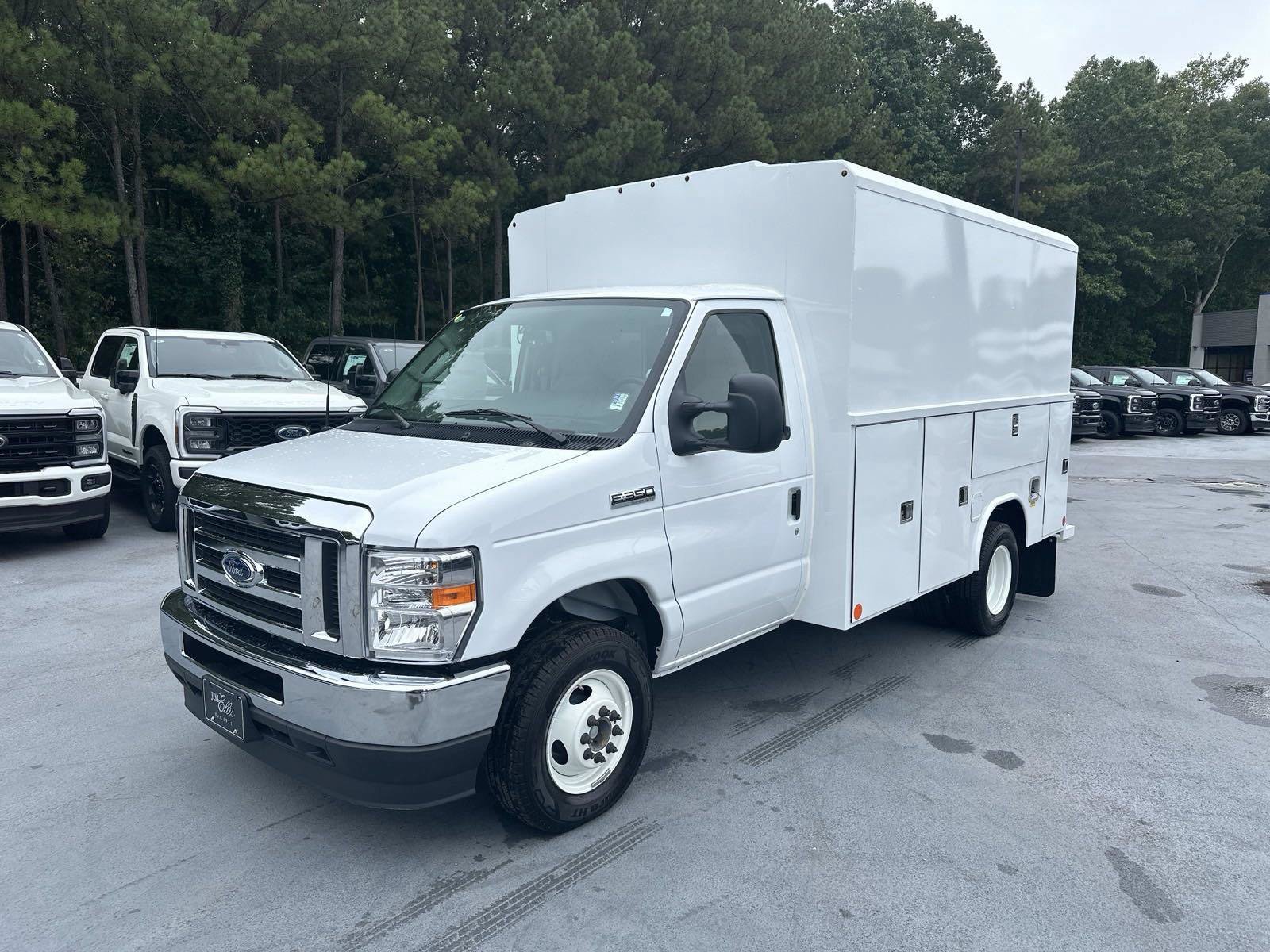 New 2025 Ford E-350 and Econoline 350 Super Duty w/ Power Equipment Group RWD image 3