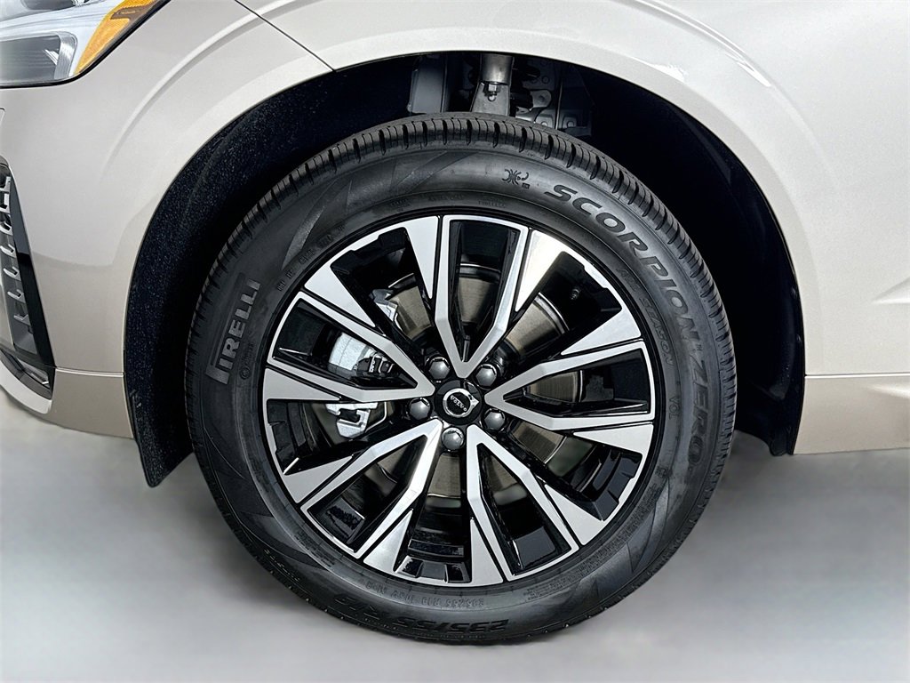 Used 2025 Volvo XC60 B5 Core w/ Protection Package Premier image 31