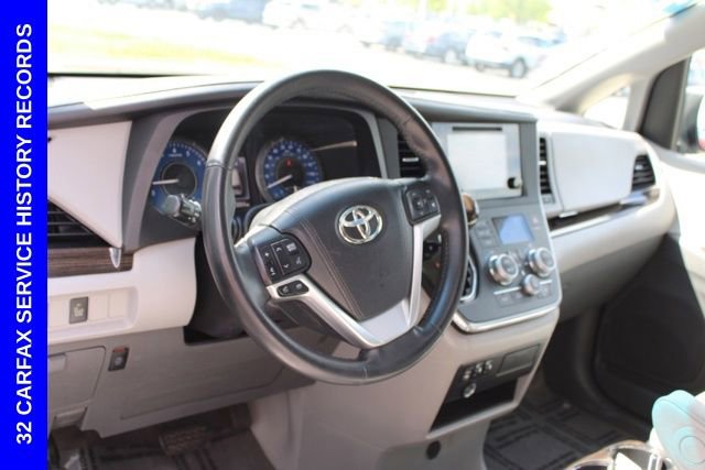 Used 2015 Toyota Sienna XLE FWD image 17