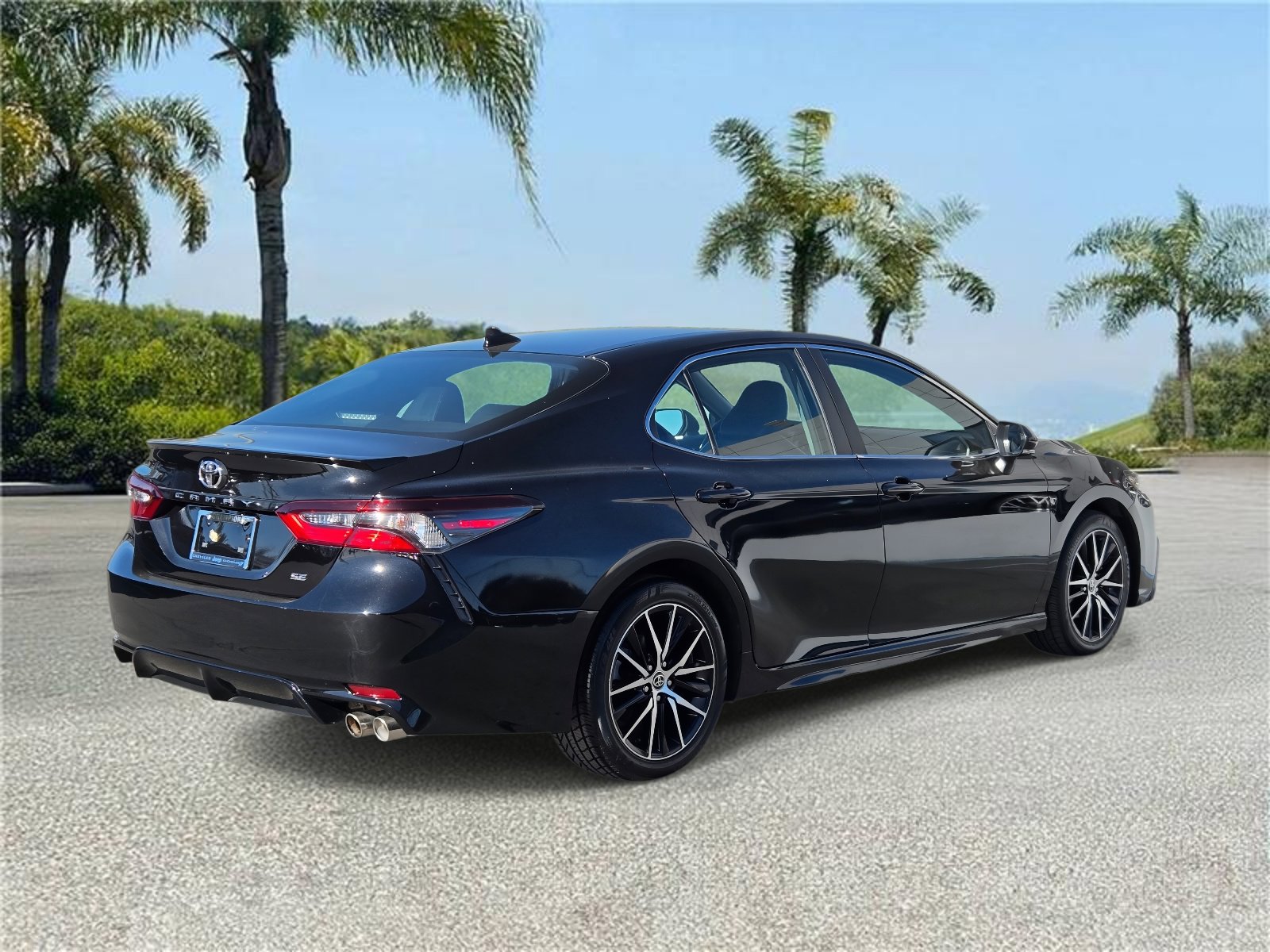 Used 2023 Toyota Camry SE FWD image 4