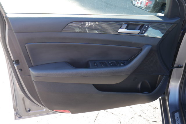 Used 2018 Hyundai Sonata Limited w/ Winter Weather Package FWD image 13