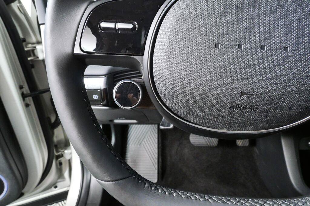 Used 2023 Hyundai Ioniq 5 Limited AWD/4WD image 9