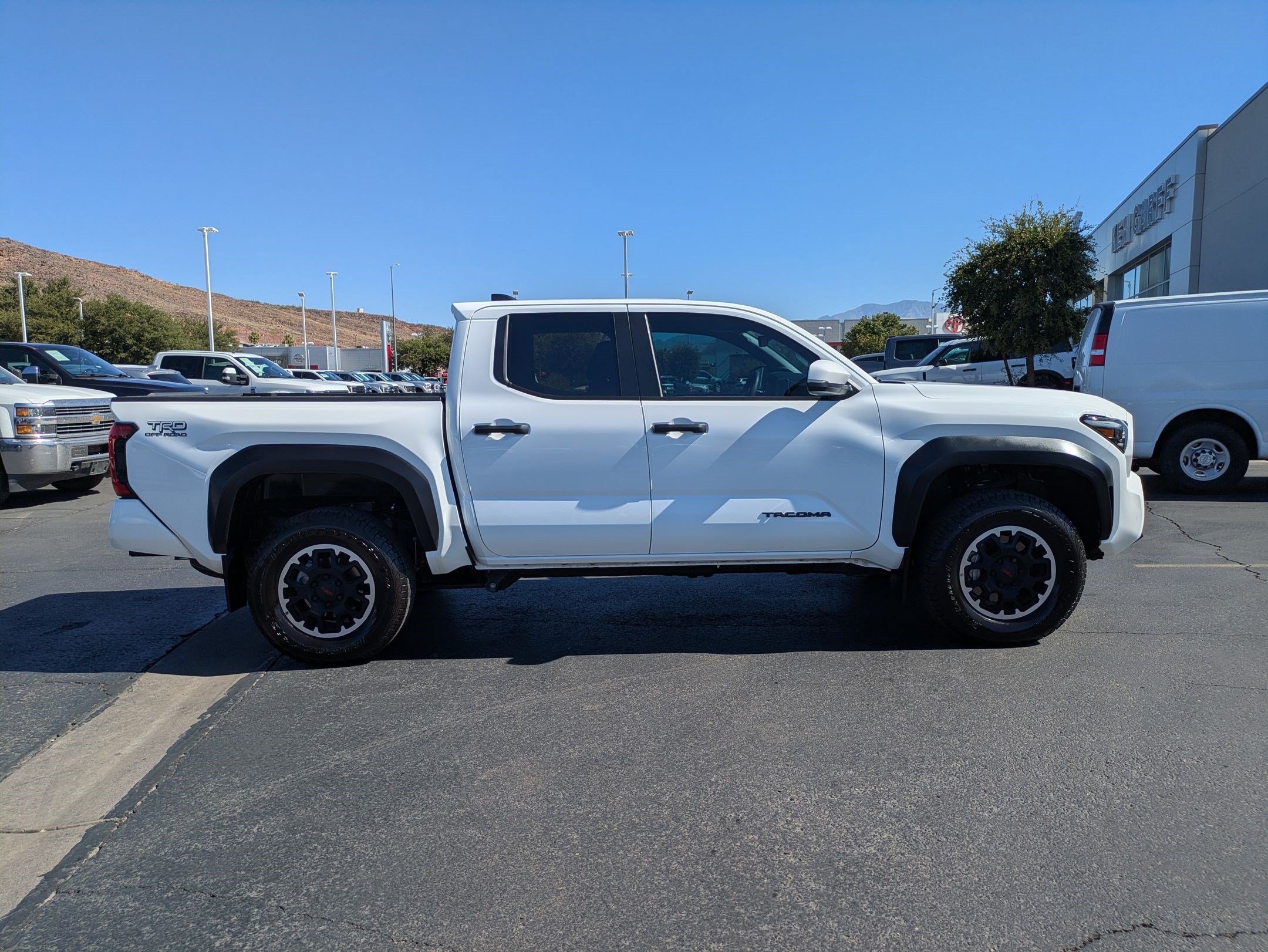 Used 2024 Toyota Tacoma TRD Off-Road w/ TRD Off Road Upgrade Package AWD/4WD image 2