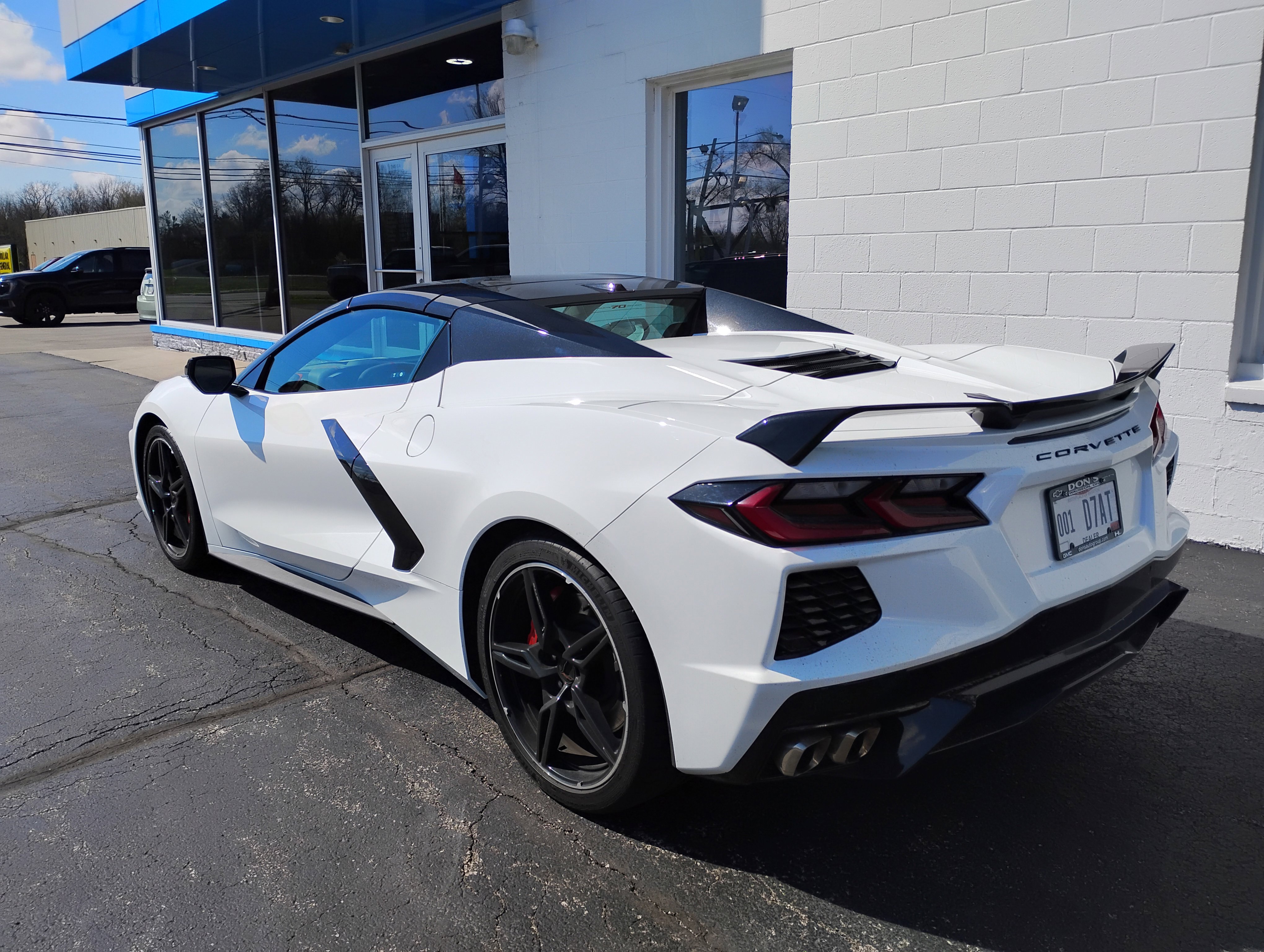 Used 2023 Chevrolet Corvette Stingray Premium Conv w/ Z51 Performance Package image 2