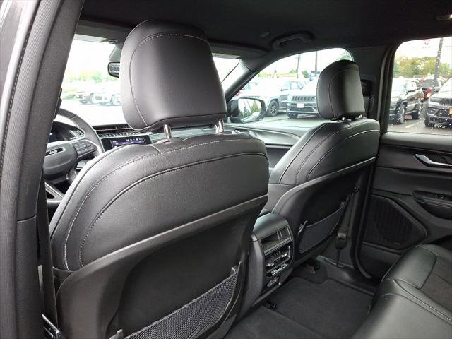 Certified 2023 Jeep Grand Cherokee Altitude image 21