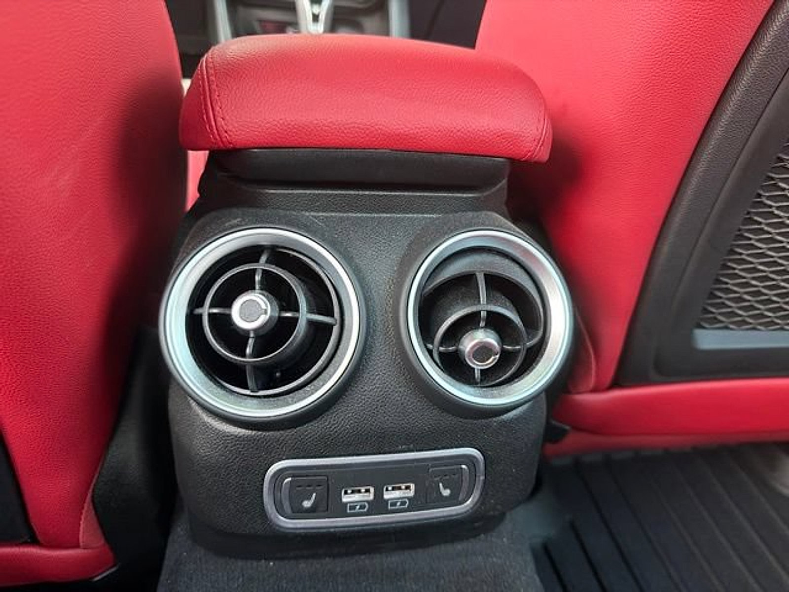 Used 2025 Alfa Romeo Giulia AWD w/ Veloce Package AWD image 28