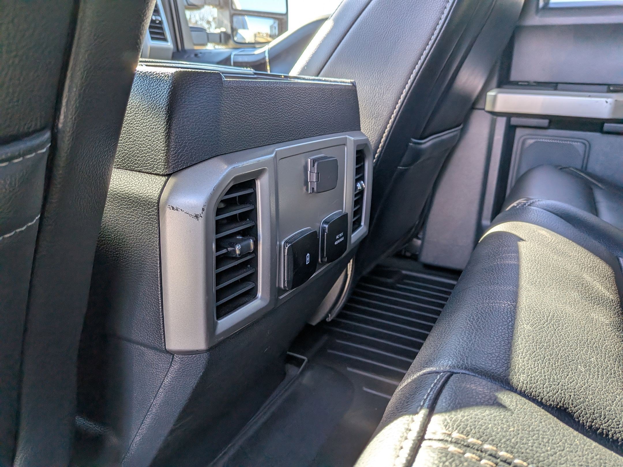 Used 2022 Ford F350 Lariat w/ Chrome Package image 27