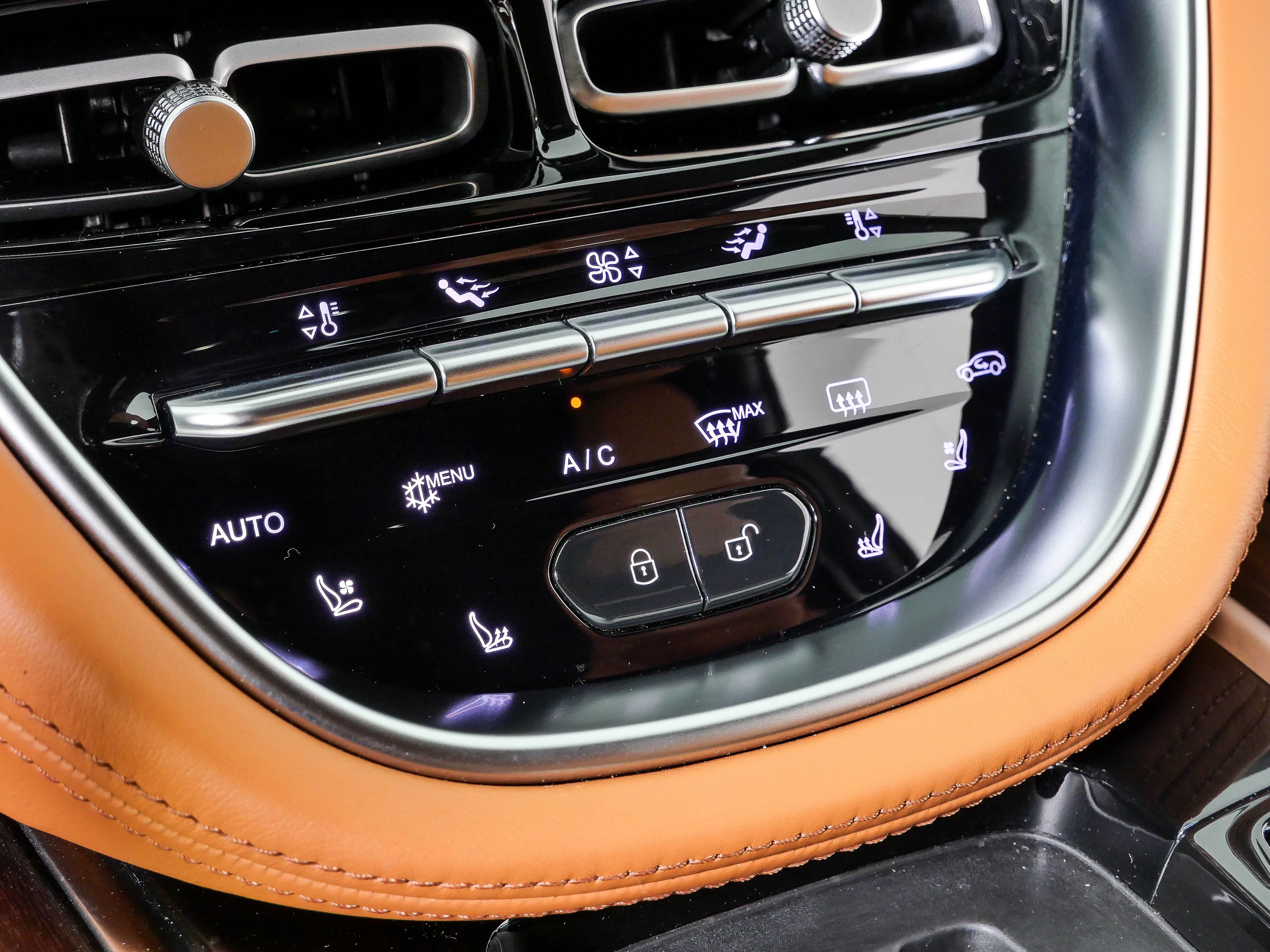 Used 2021 Aston Martin DBX AWD/4WD image 16