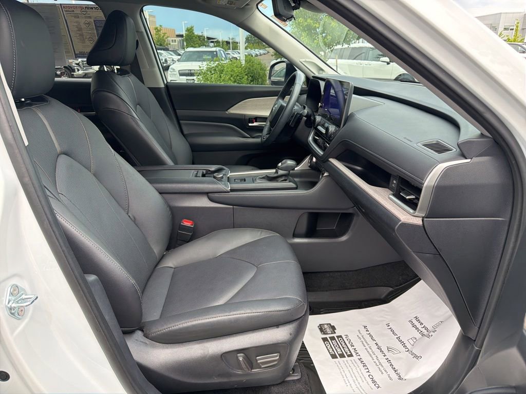 Used 2024 Toyota Grand Highlander AWD image 12