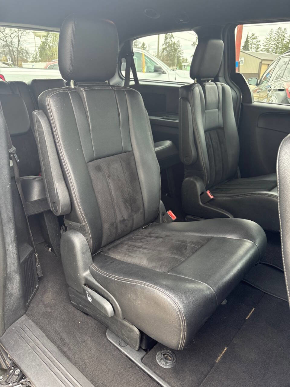 Used 2018 Dodge Grand Caravan SXT w/ Blacktop Package FWD image 22