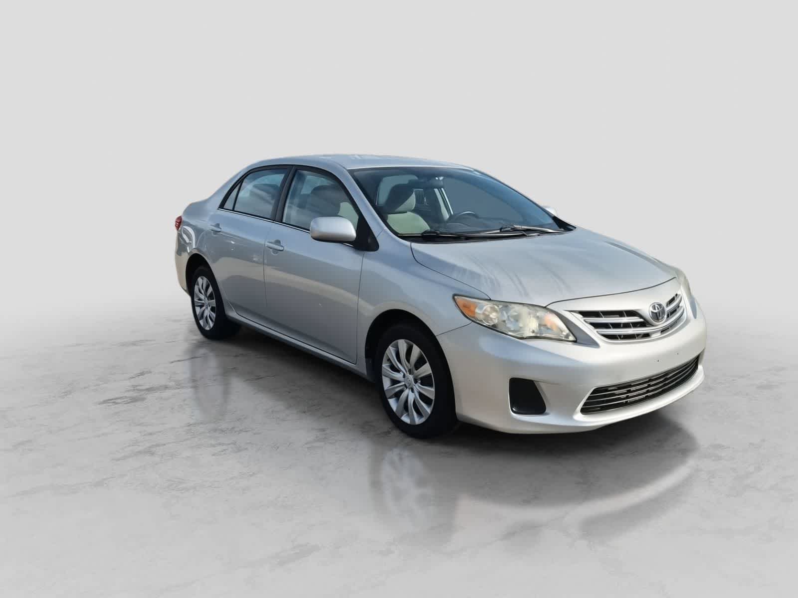 Used 2013 Toyota Corolla LE FWD image 2