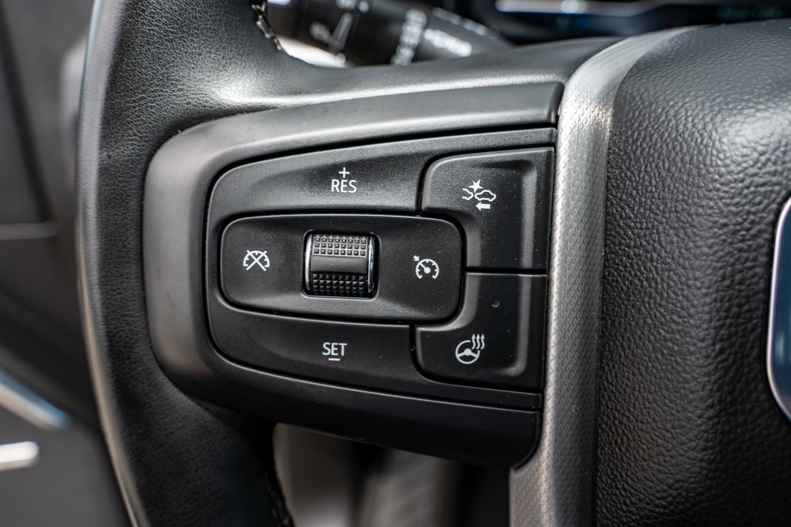 Used 2024 GMC Yukon XL Denali image 33