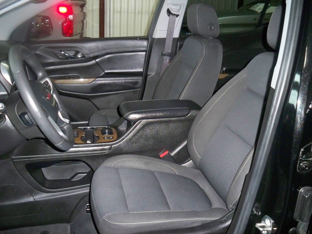 Used 2022 GMC Acadia SLE w/ Driver Convenience Package image 7