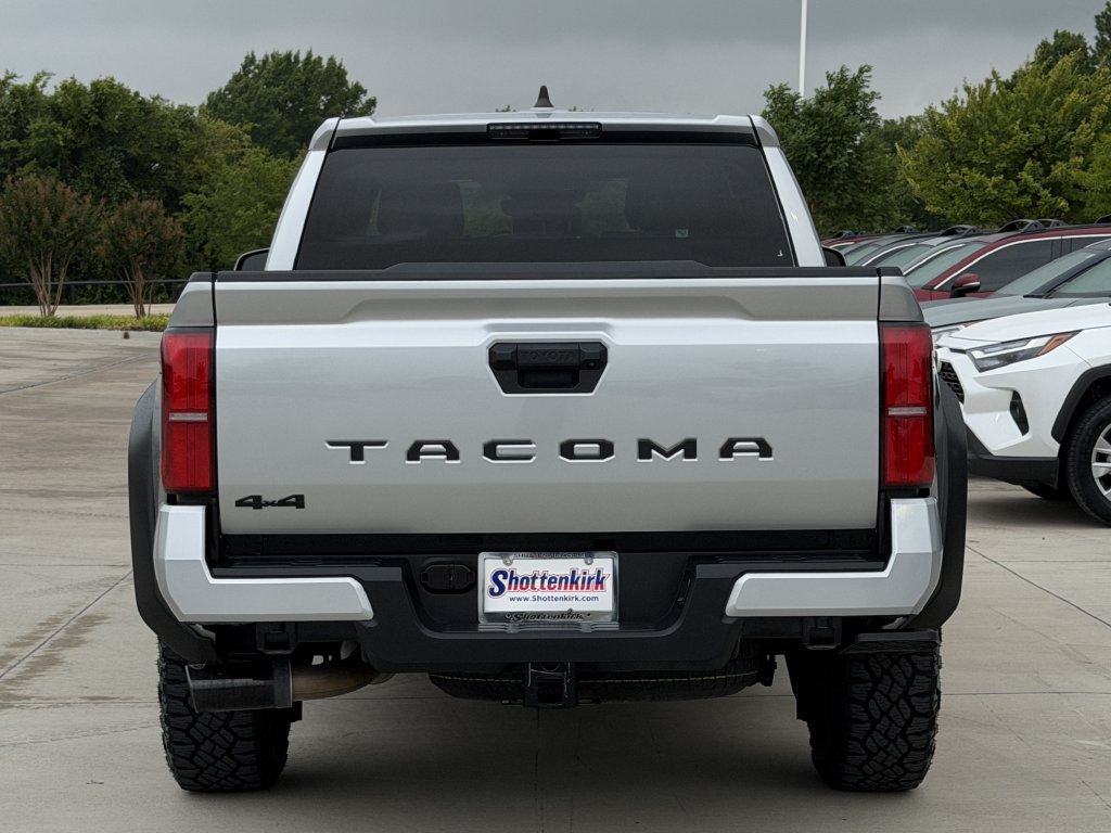 Used 2025 Toyota Tacoma TRD Sport AWD/4WD image 5