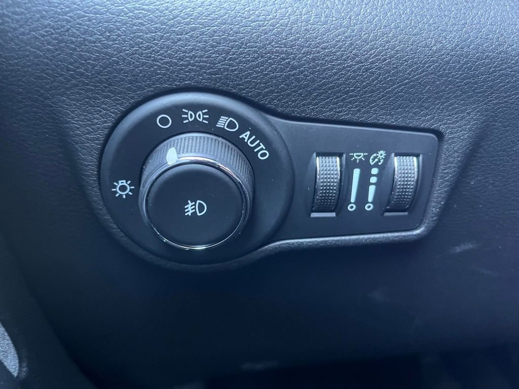 Used 2023 Jeep Compass Latitude image 14