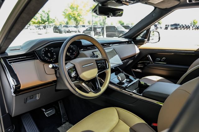 Used 2025 Land Rover Range Rover Sport Autobiography AWD/4WD image 3
