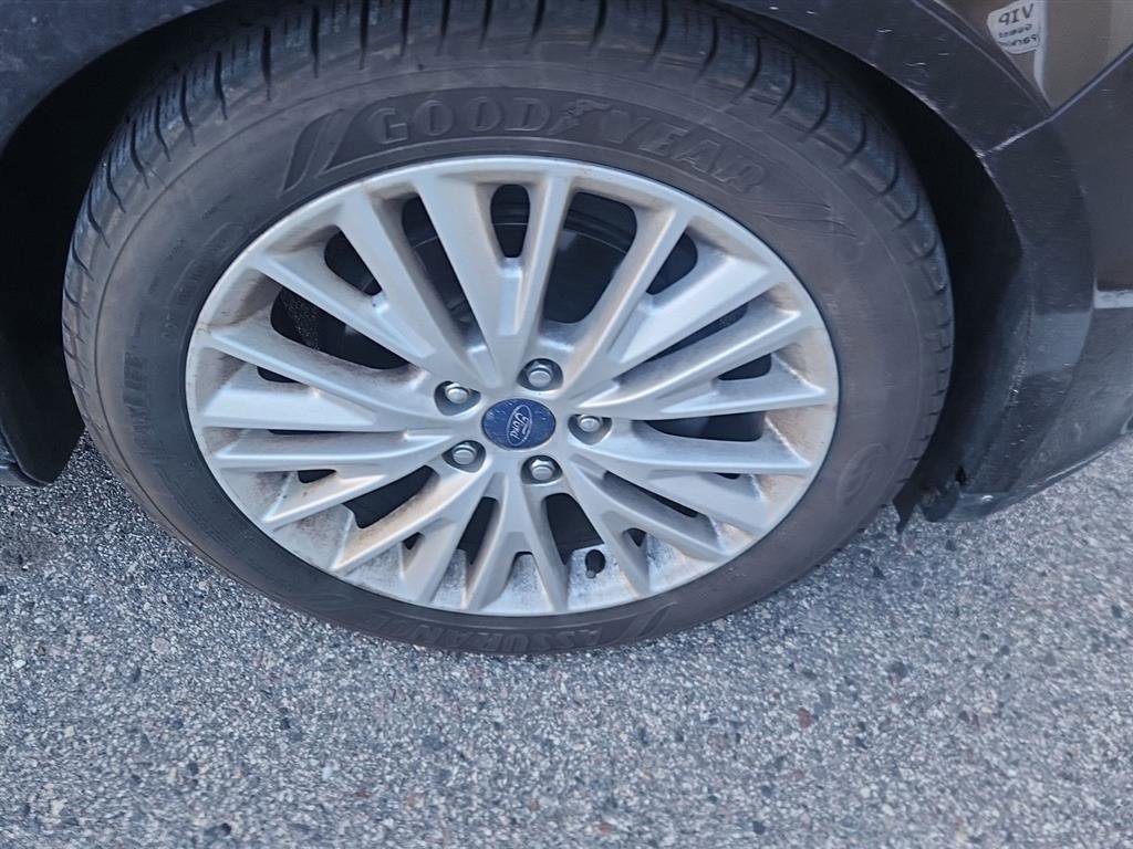 Used 2016 Ford Focus Titanium w/ Titanium Technology Package image 17