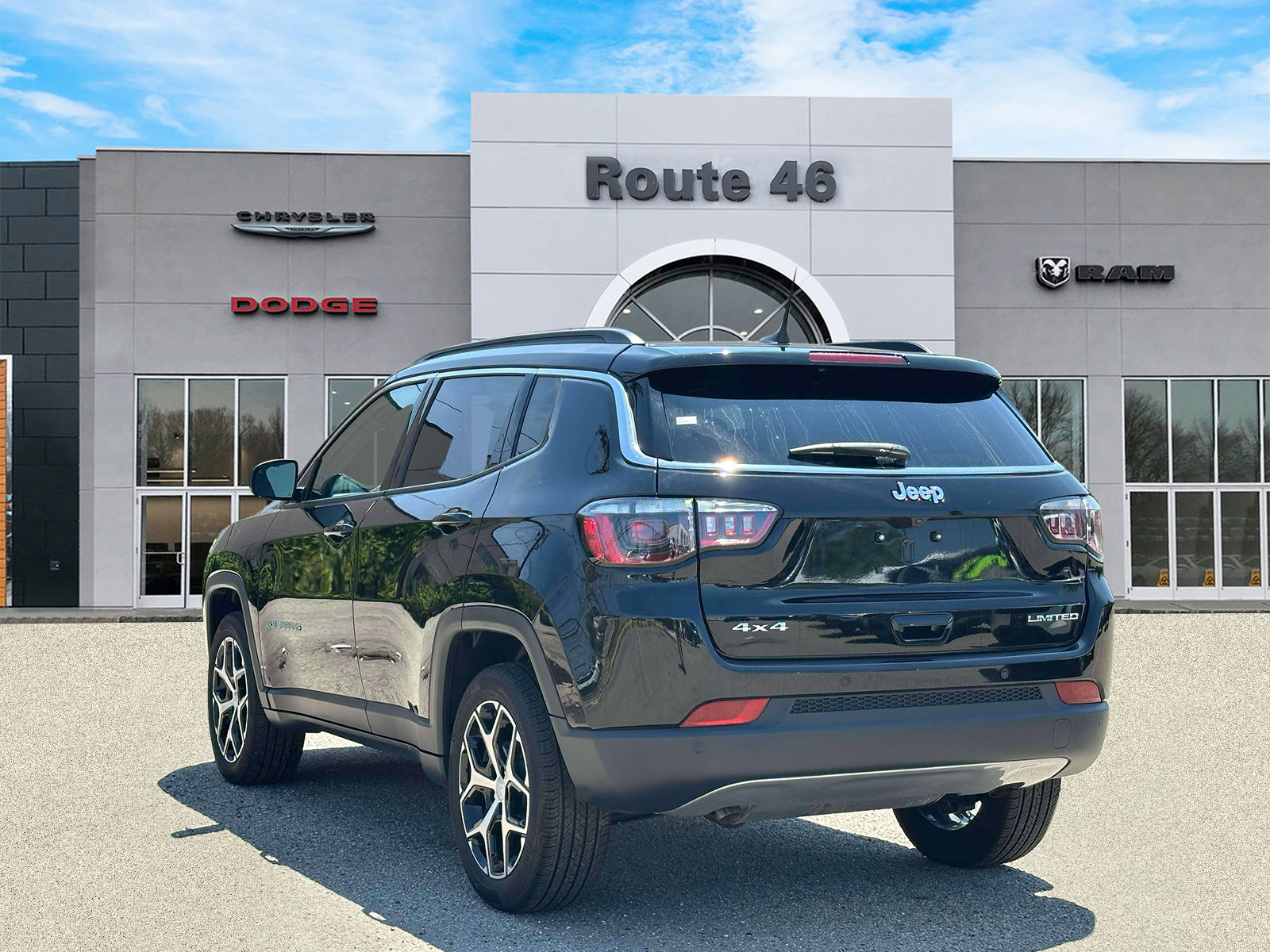 Used 2024 Jeep Compass Limited w/ Sun and Sound Group AWD/4WD image 4