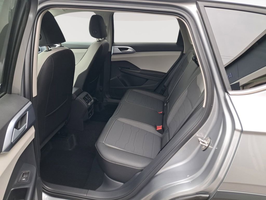 New 2025 Volkswagen Taos SE image 14