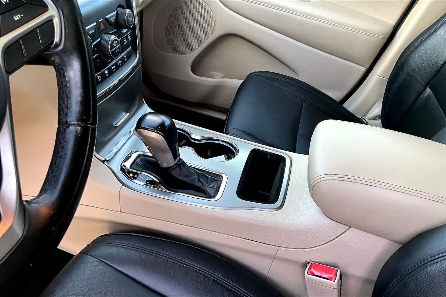 Used 2020 Jeep Grand Cherokee Laredo RWD image 19