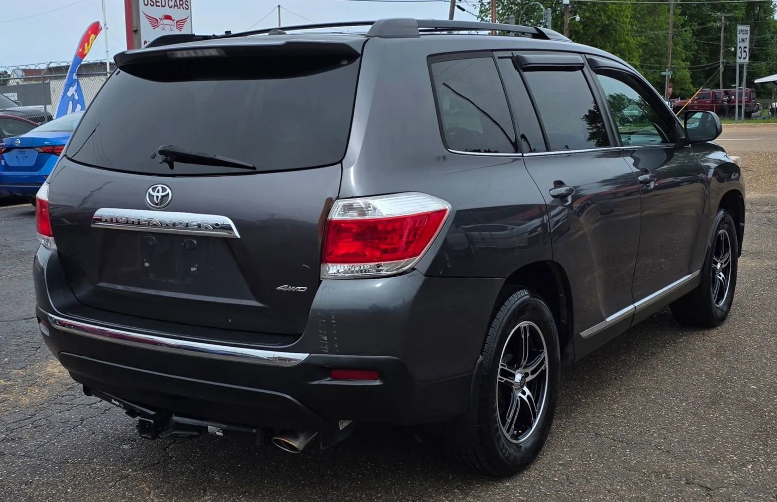 Used 2012 Toyota Highlander SE w/ Convenience Pkg AWD/4WD image 3
