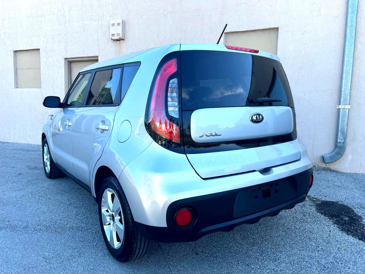 Used 2017 Kia Soul LX 4D Wagon at image 6