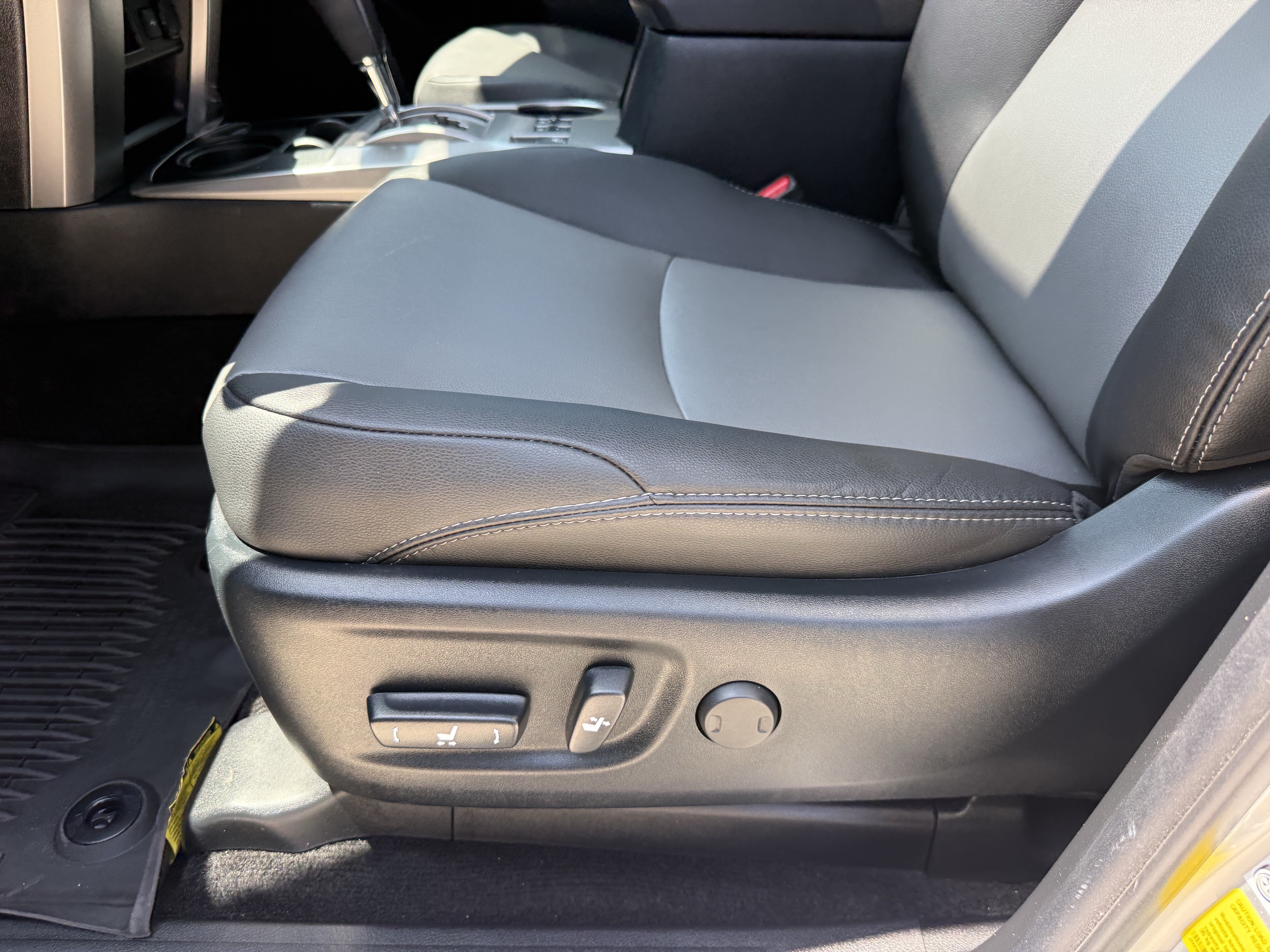 Used 2024 Toyota 4Runner SR5 Premium w/ Moonroof Package RWD image 30