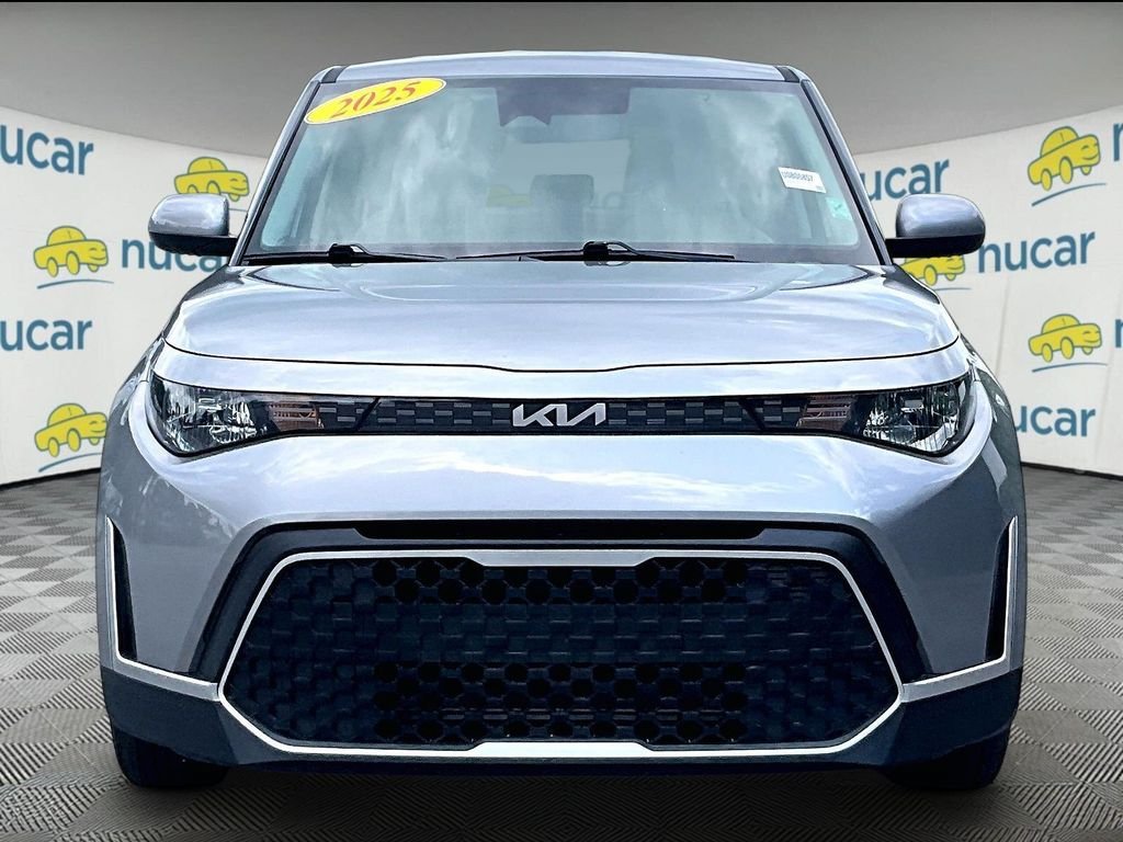 Used 2025 Kia Soul LX w/ LX Technology Package FWD image 2