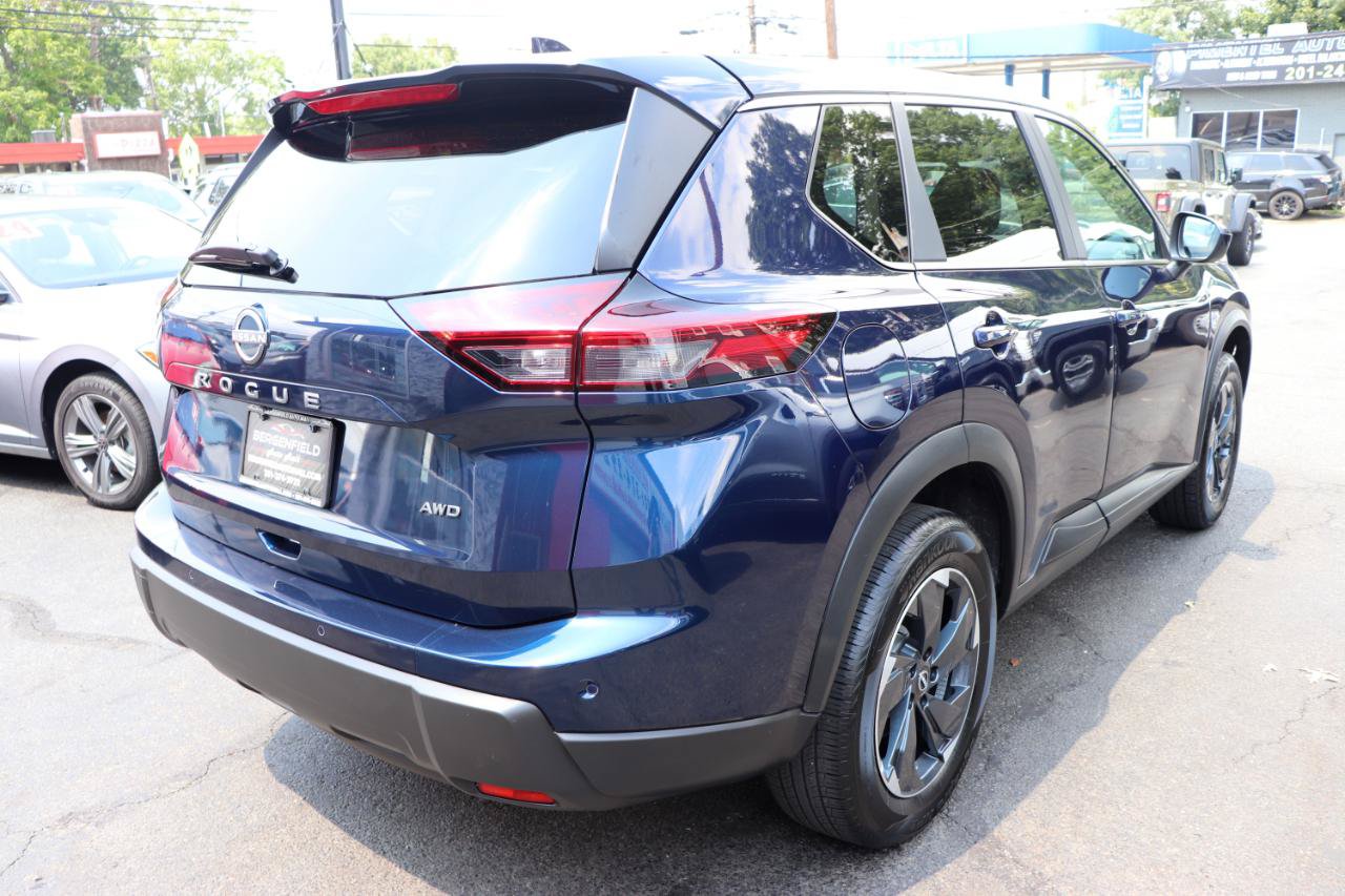 Used 2026 Nissan Rogue SV AWD/4WD image 5