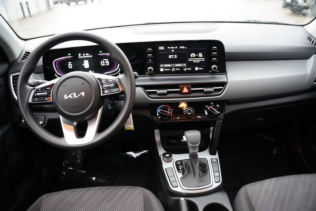Certified 2024 Kia Seltos LX AWD/4WD image 17