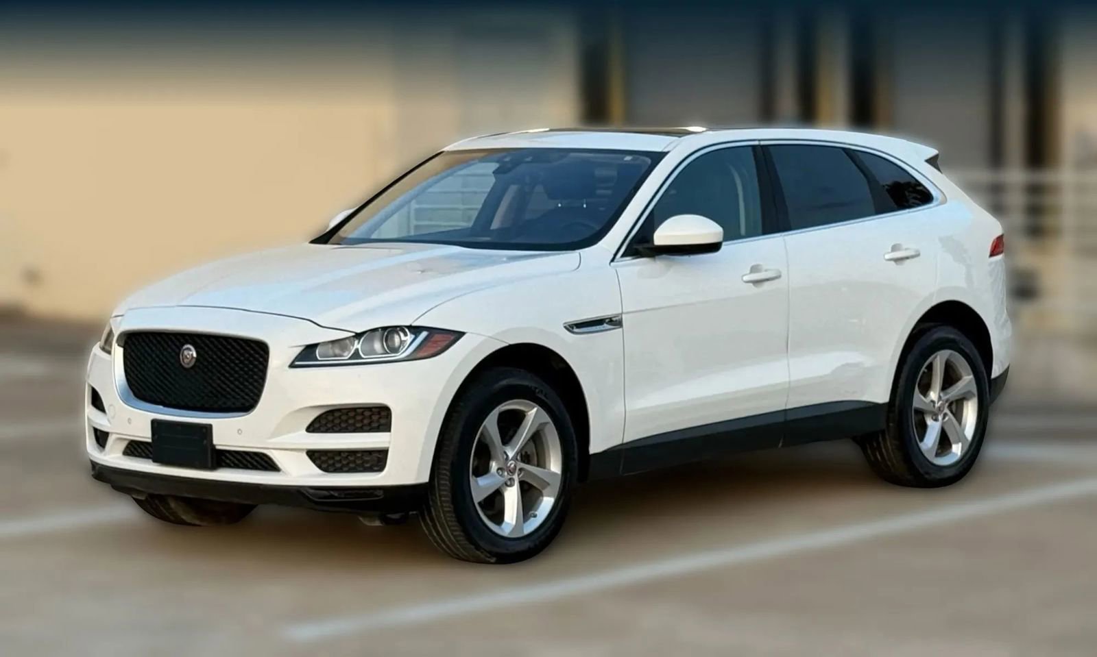 Used 2019 Jaguar F-PACE image 3