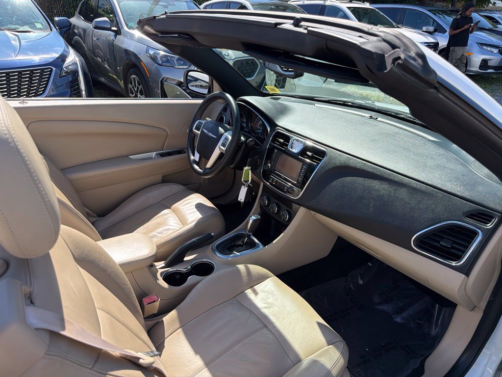 Used 2013 Chrysler 200 Limited FWD image 14