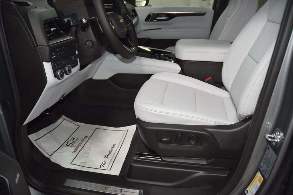 New 2026 Chevrolet Suburban Premier AWD/4WD image 40