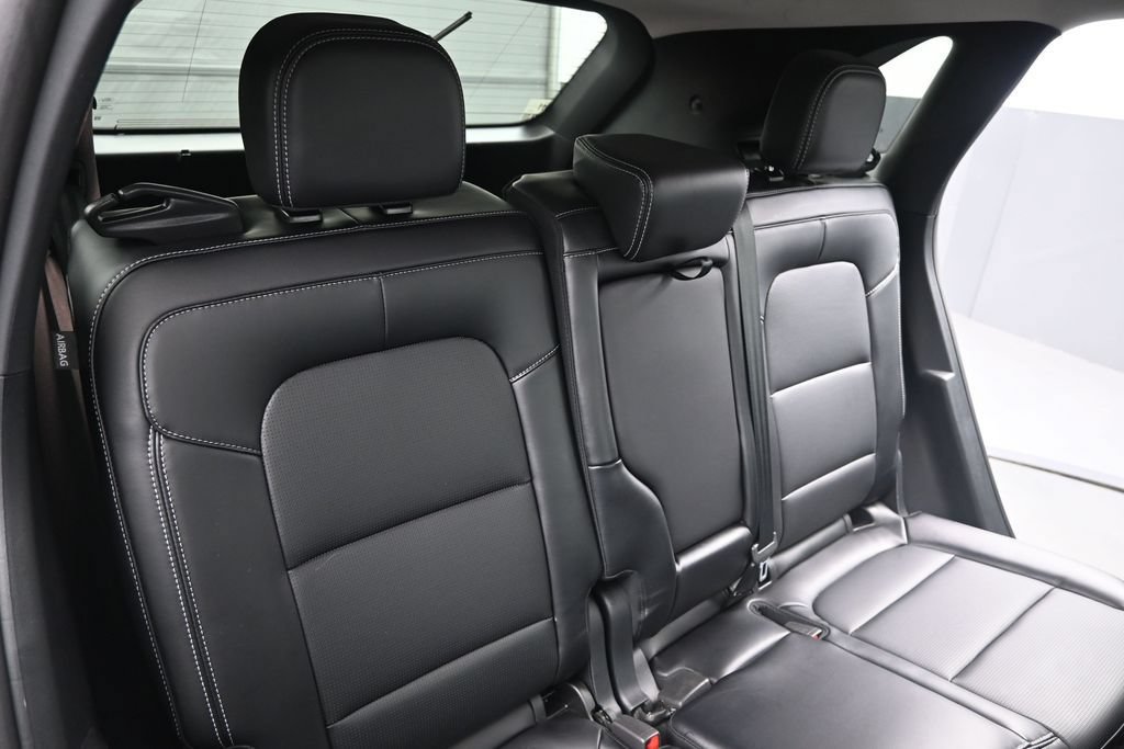 Used 2025 Ford Escape Platinum AWD/4WD image 17