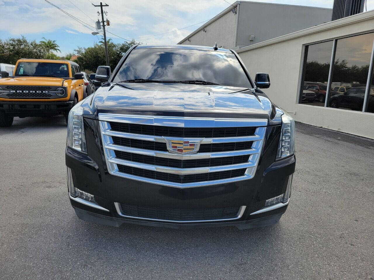 Used 2015 Cadillac Escalade Luxury RWD video 2